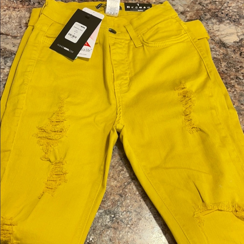 BRAND NEW Mustard Yellow Ripped Fashion Nova Jeans